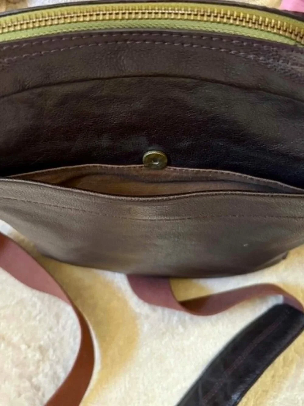 Jeep Leather Cross Body Messenger Travel Bag Zippered Pockets Brown